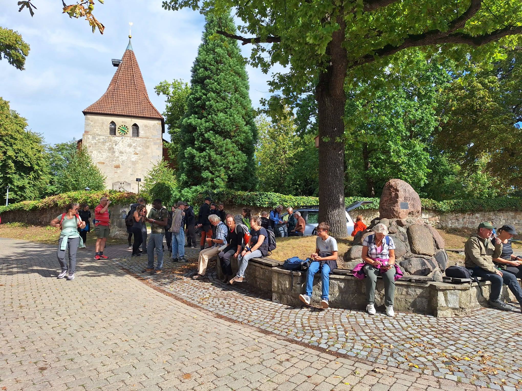 Vor der Bühne